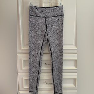 Lululemon leggings size 4
